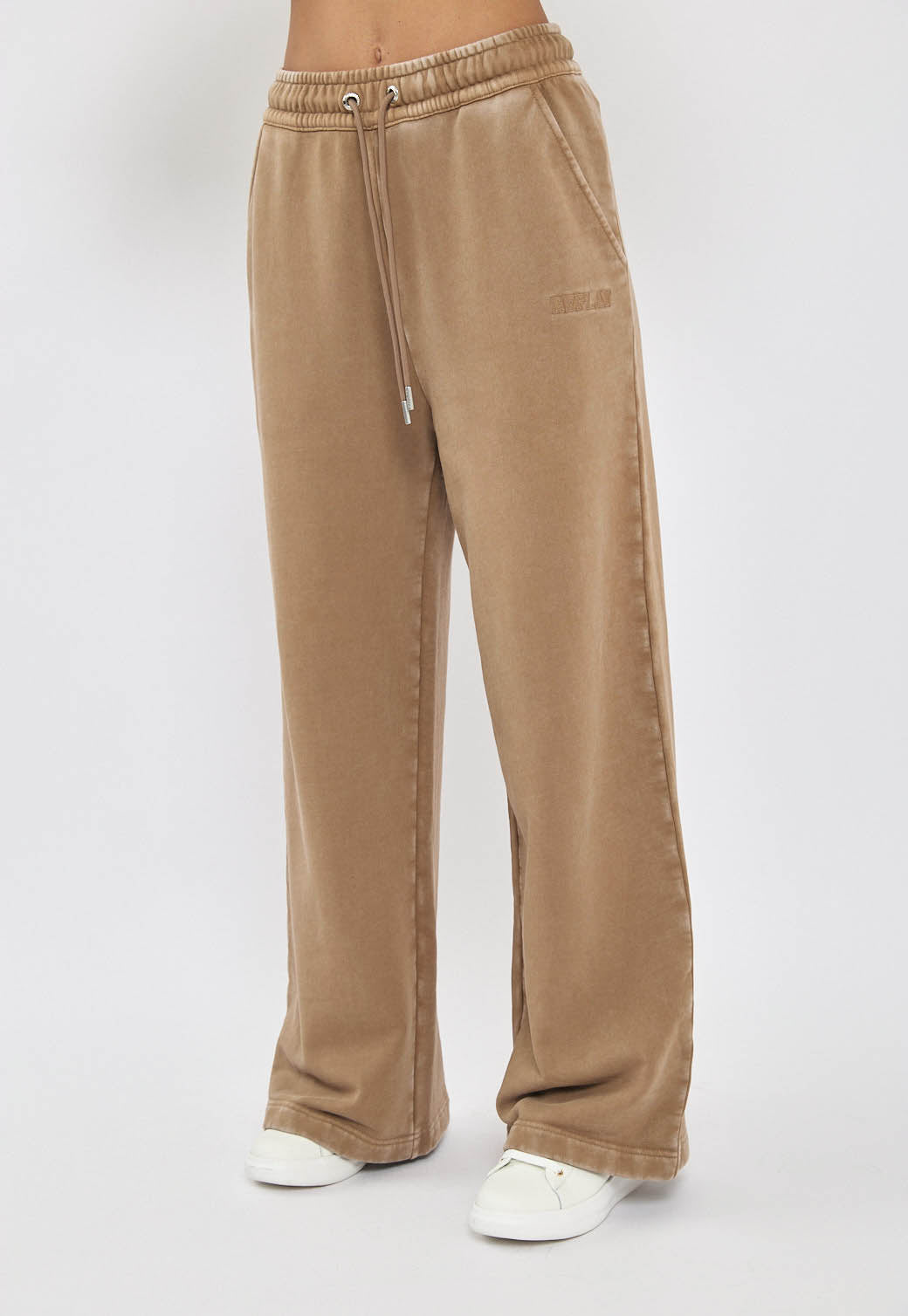 מכנסי טרנינג רחבים לנשים בצבע חום עם שרוך