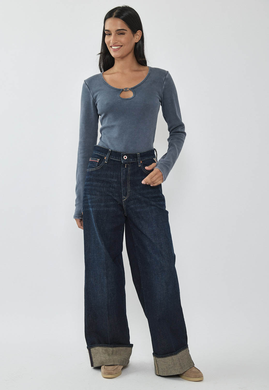 בודיסוט לנשים בצבע אינדיגו עם חיתוך טיפה ומפתח עגול