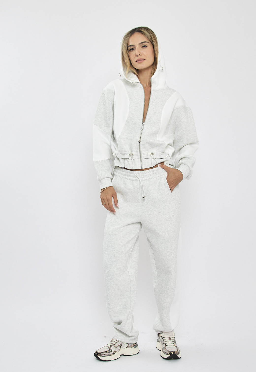 קפוצ'ון רוכסן לנשים בצבע אפור מלנג’ בהיר