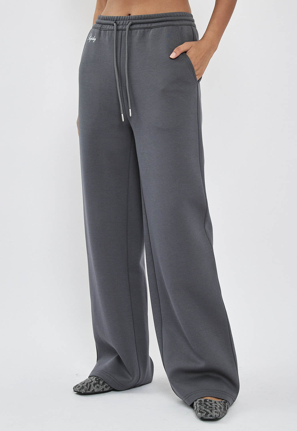 מכנסי טרנינג לנשים INTERLOCK בצבע אפור