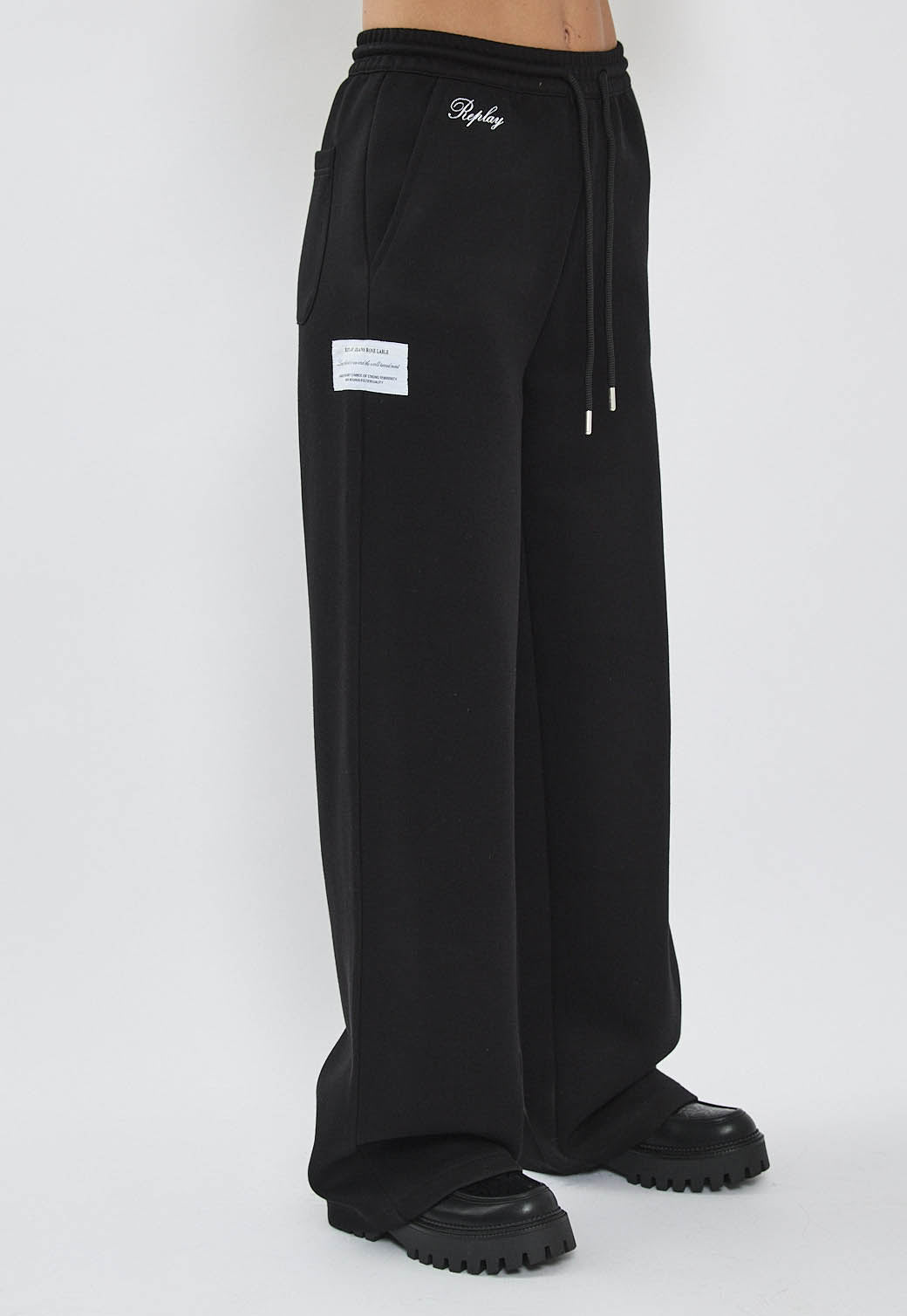 מכנסי טרנינג לנשים INTERLOCK LONG PANTS בצבע שחור