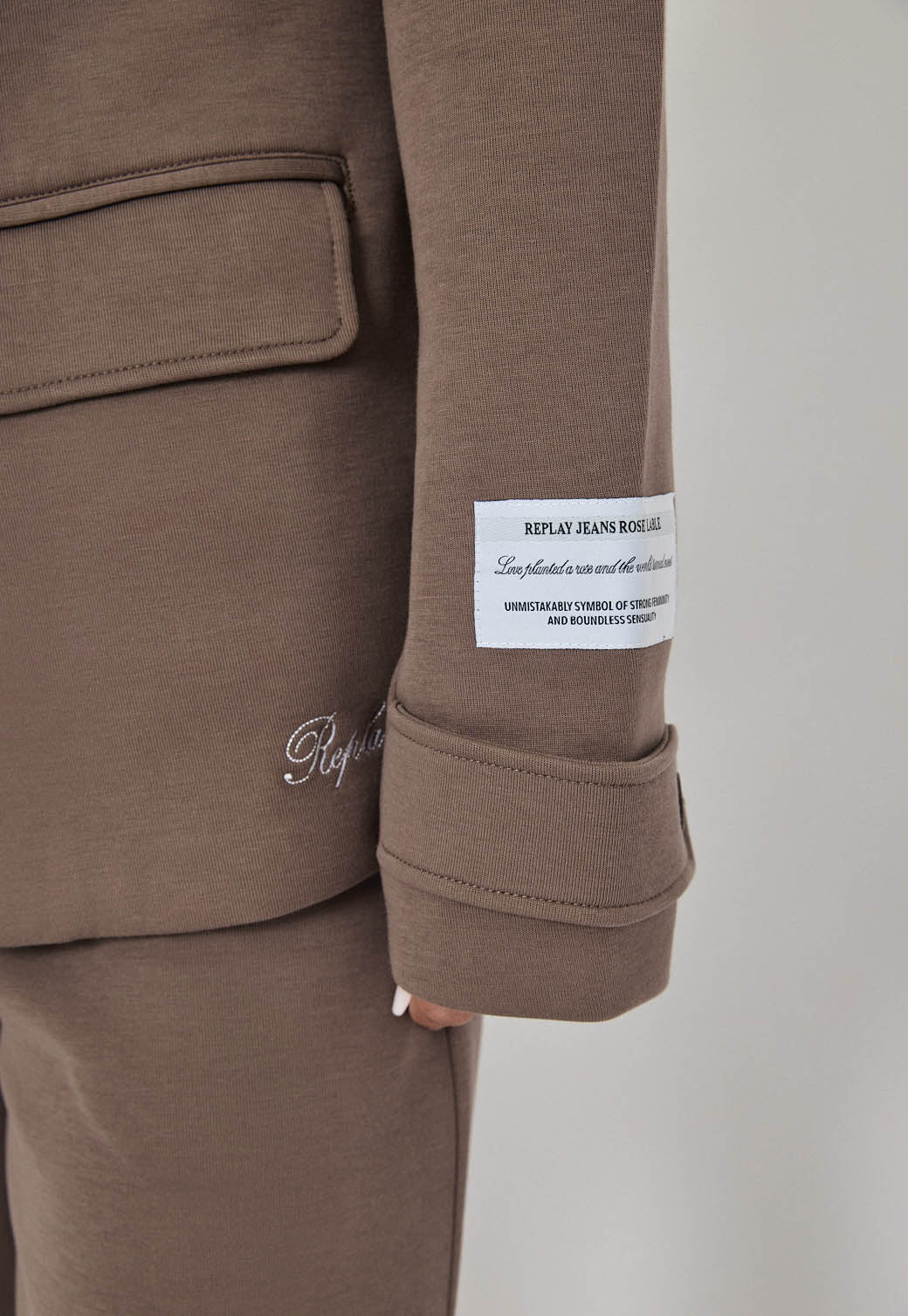 בלייזר לנשים W INTERLOCK JKT בצבע חום