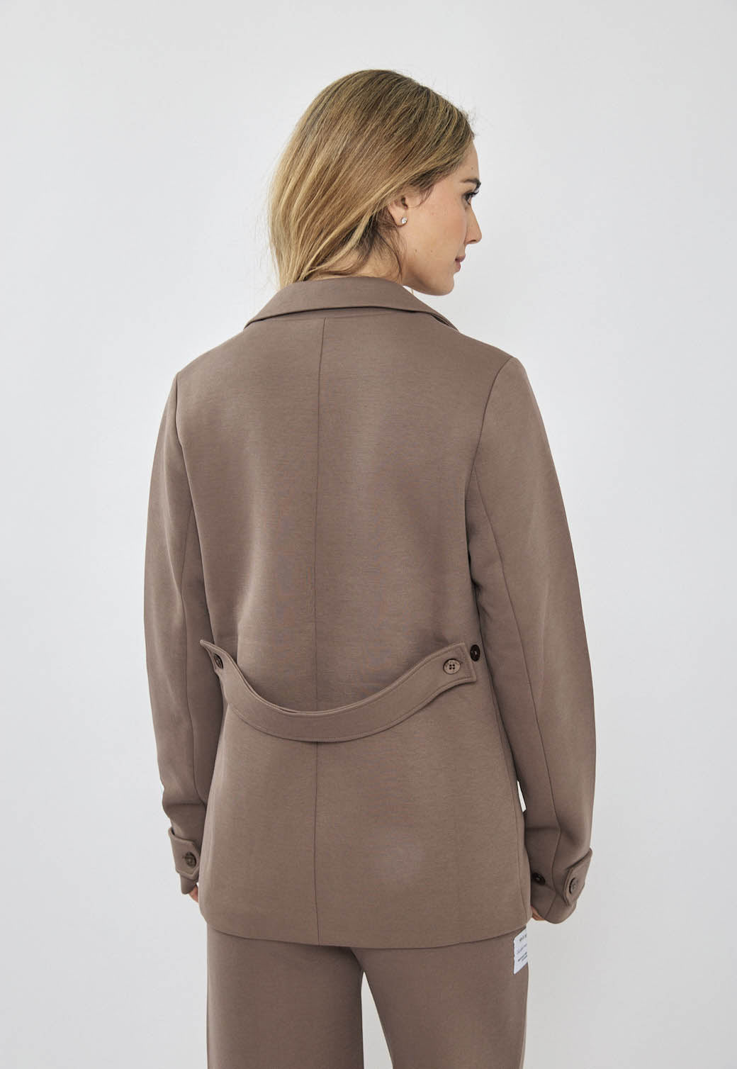 בלייזר לנשים W INTERLOCK JKT בצבע חום