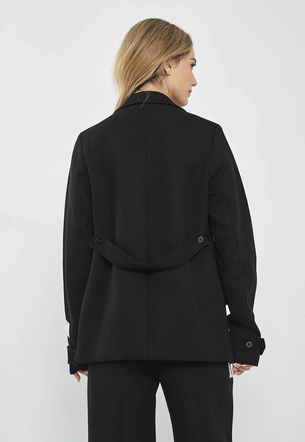 בלייזר לנשים INTERLOCK JKT בצבע שחור