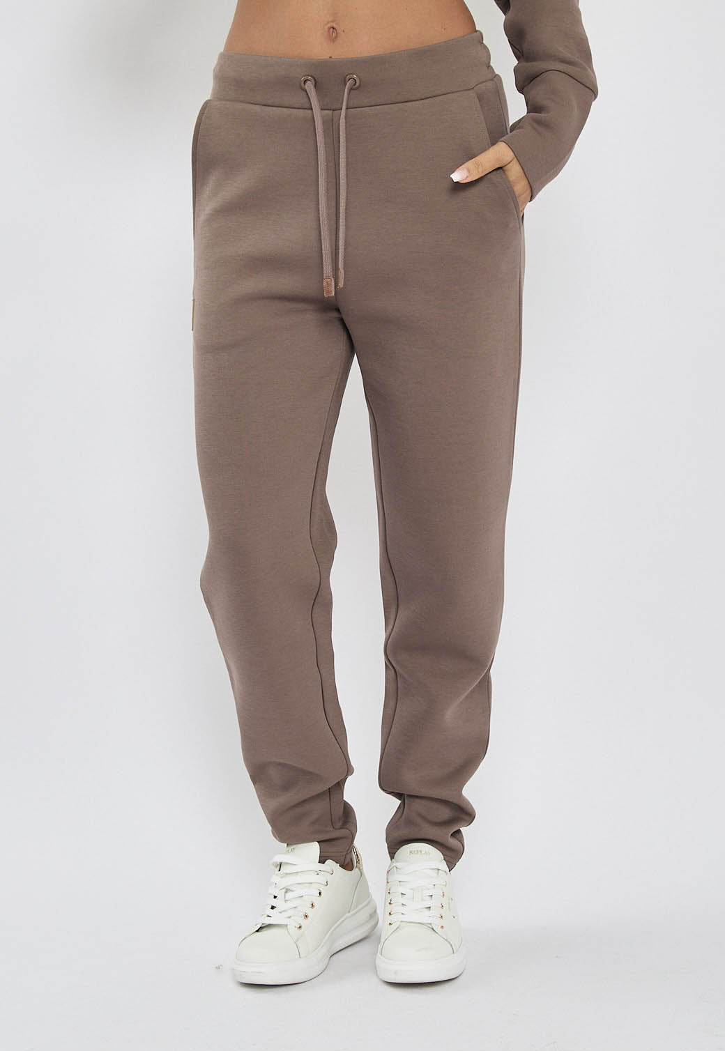 מכנסי טרנינג ארוכים לנשים בצבע חום