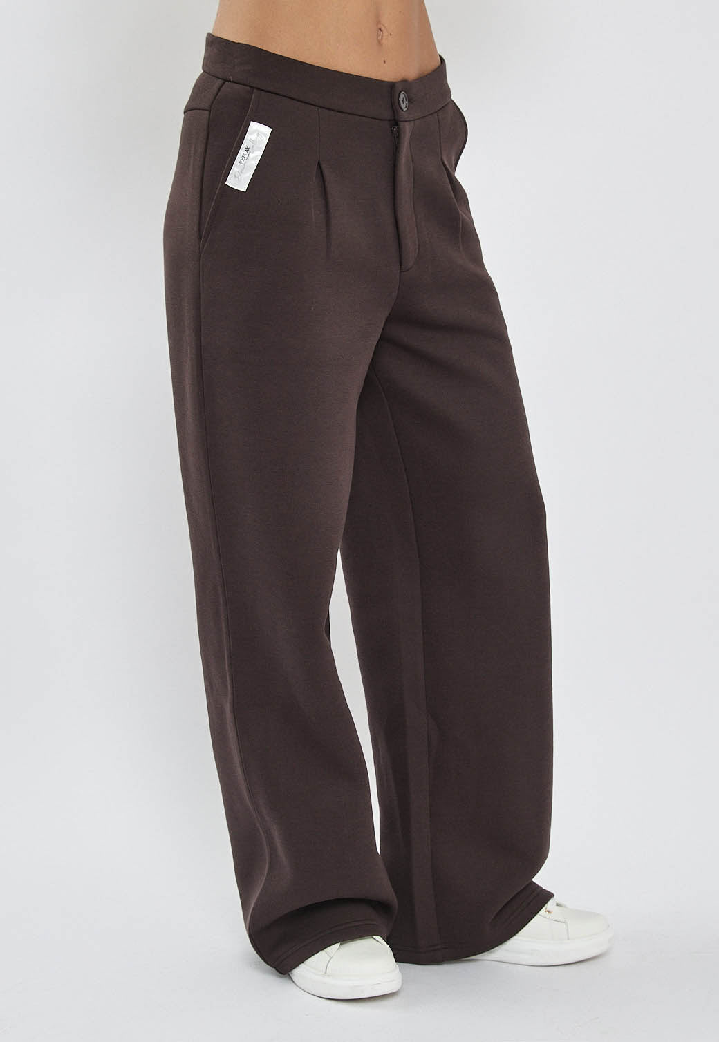 מכנסיים רחבים לנשים בצבע חום עם קפל קדמי