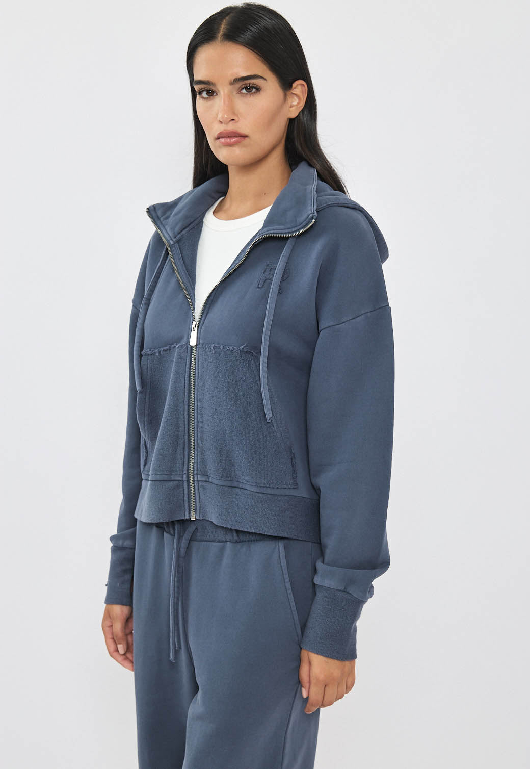 קפוצ'ון רוכסן לנשים בצבע אינדיגו