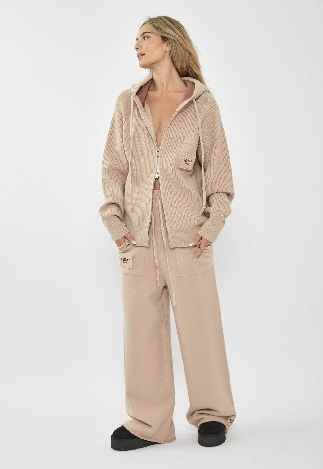 מכנסיים רחבים ארוכים לנשים בצבע בז'