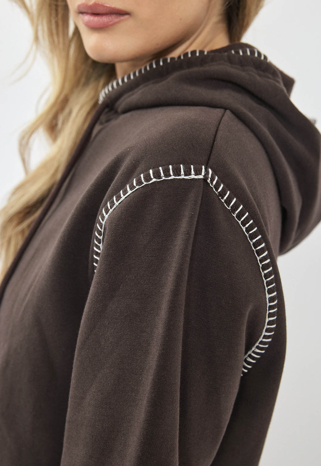 קפוצ'ון לנשים HOODED SWEATSHIRT בצבע חום