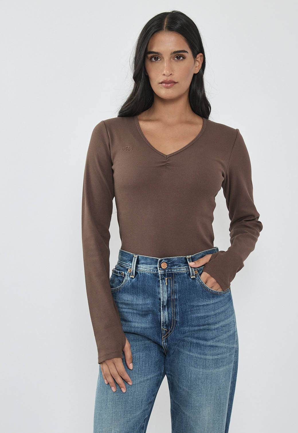 בגד גוף ריב ארוך לנשים בצבע טאופ עם מחשוף V