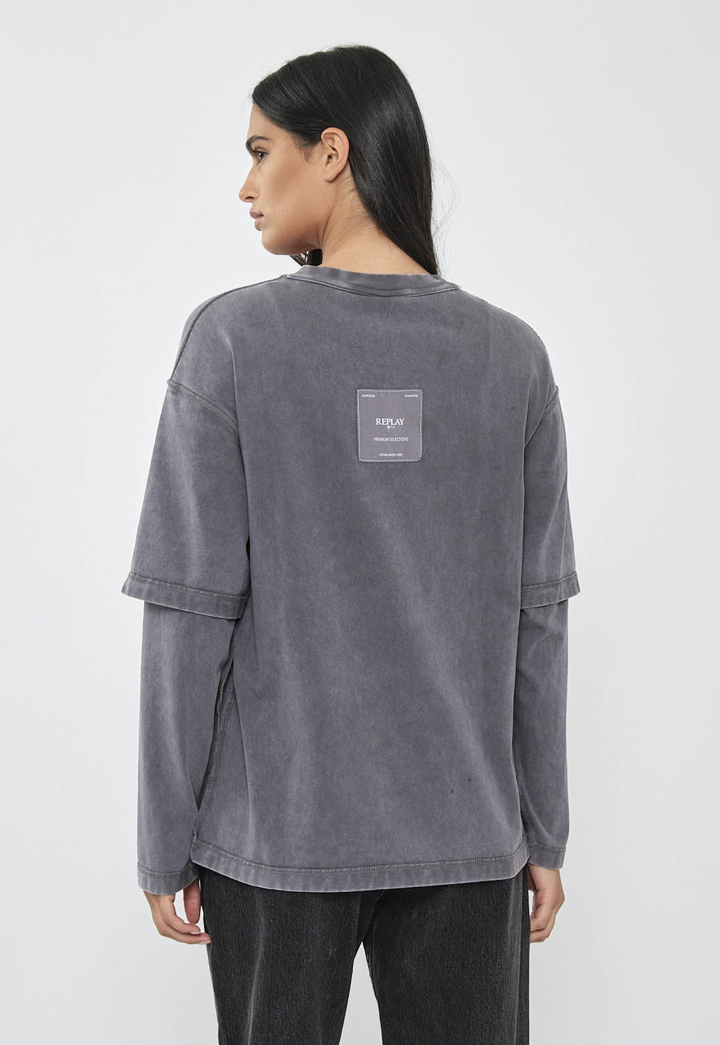 טי-שירט ארוכה לנשים בצבע אפור