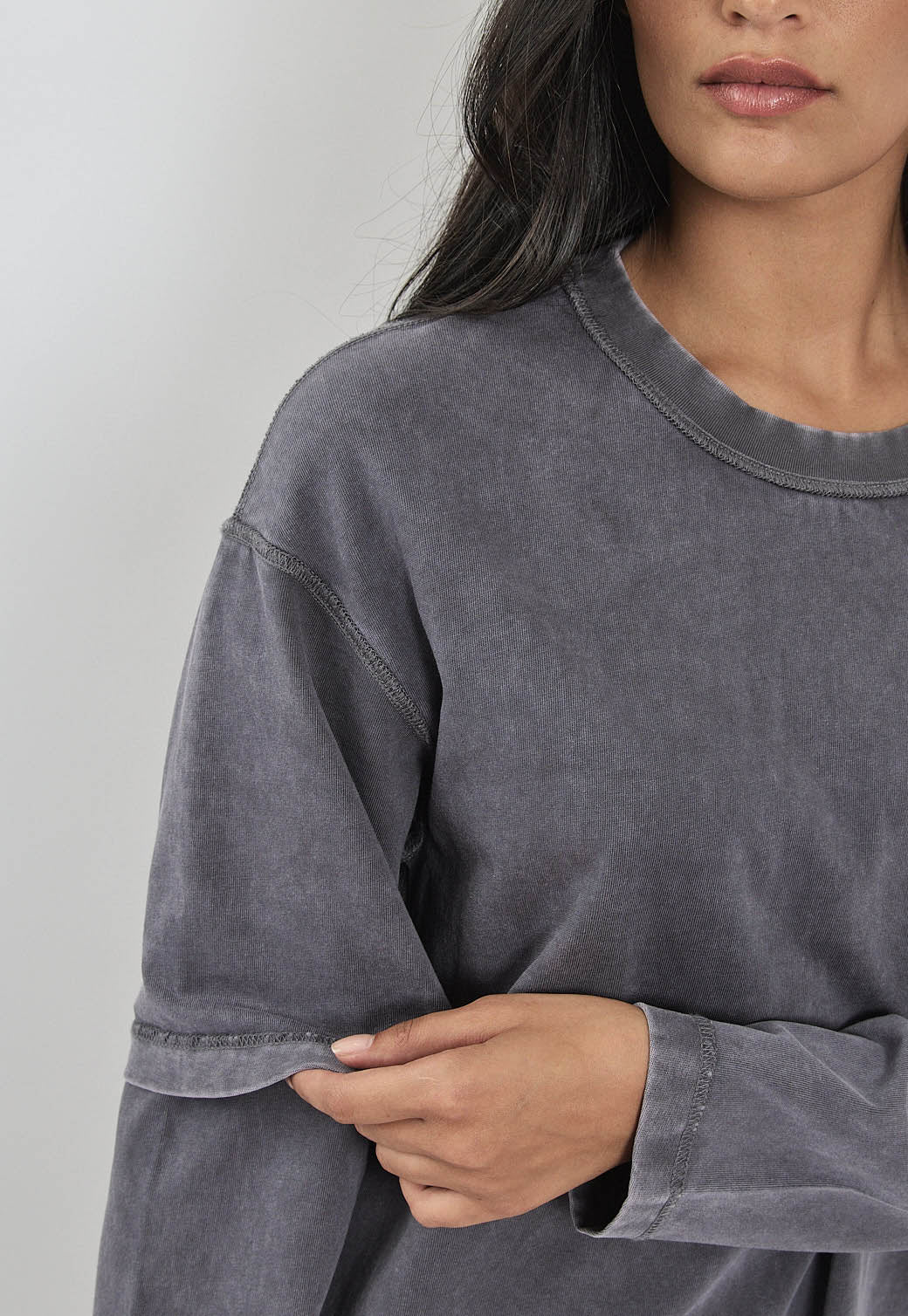 טי-שירט ארוכה לנשים בצבע אפור