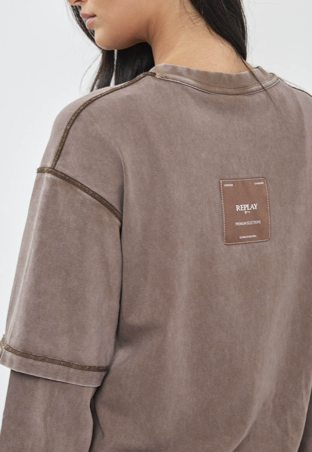 טי-שירט ארוכה לנשים בצבע חום