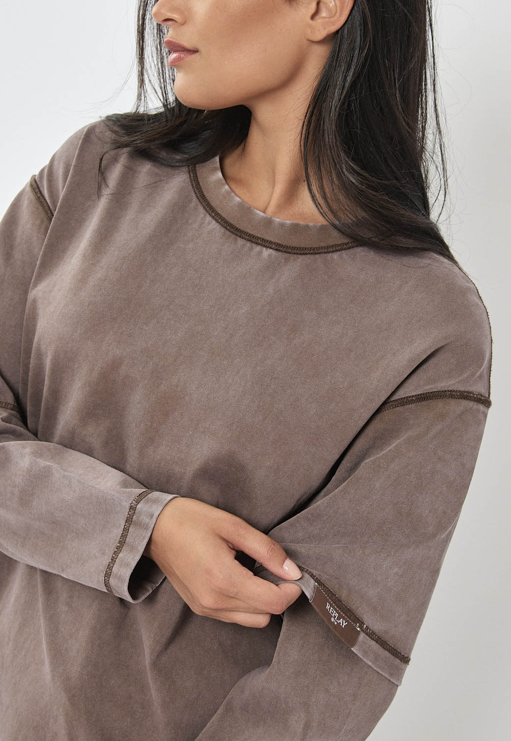 טי-שירט ארוכה לנשים בצבע חום