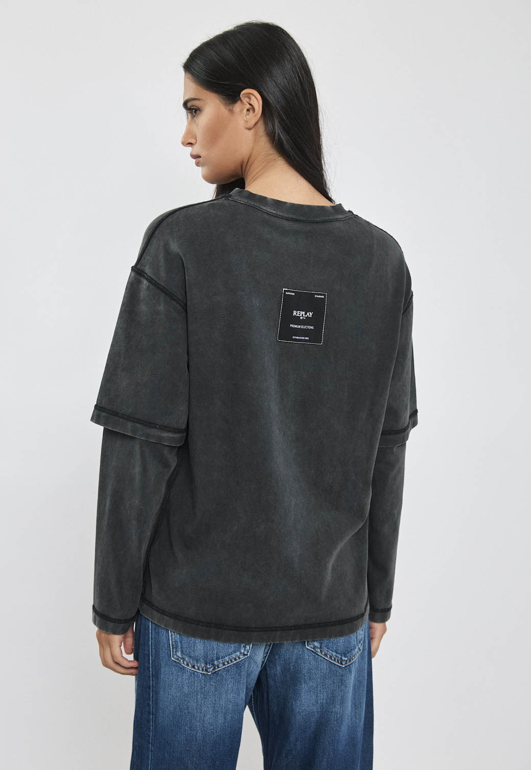 חולצה ארוכה לנשים בצבע שחור