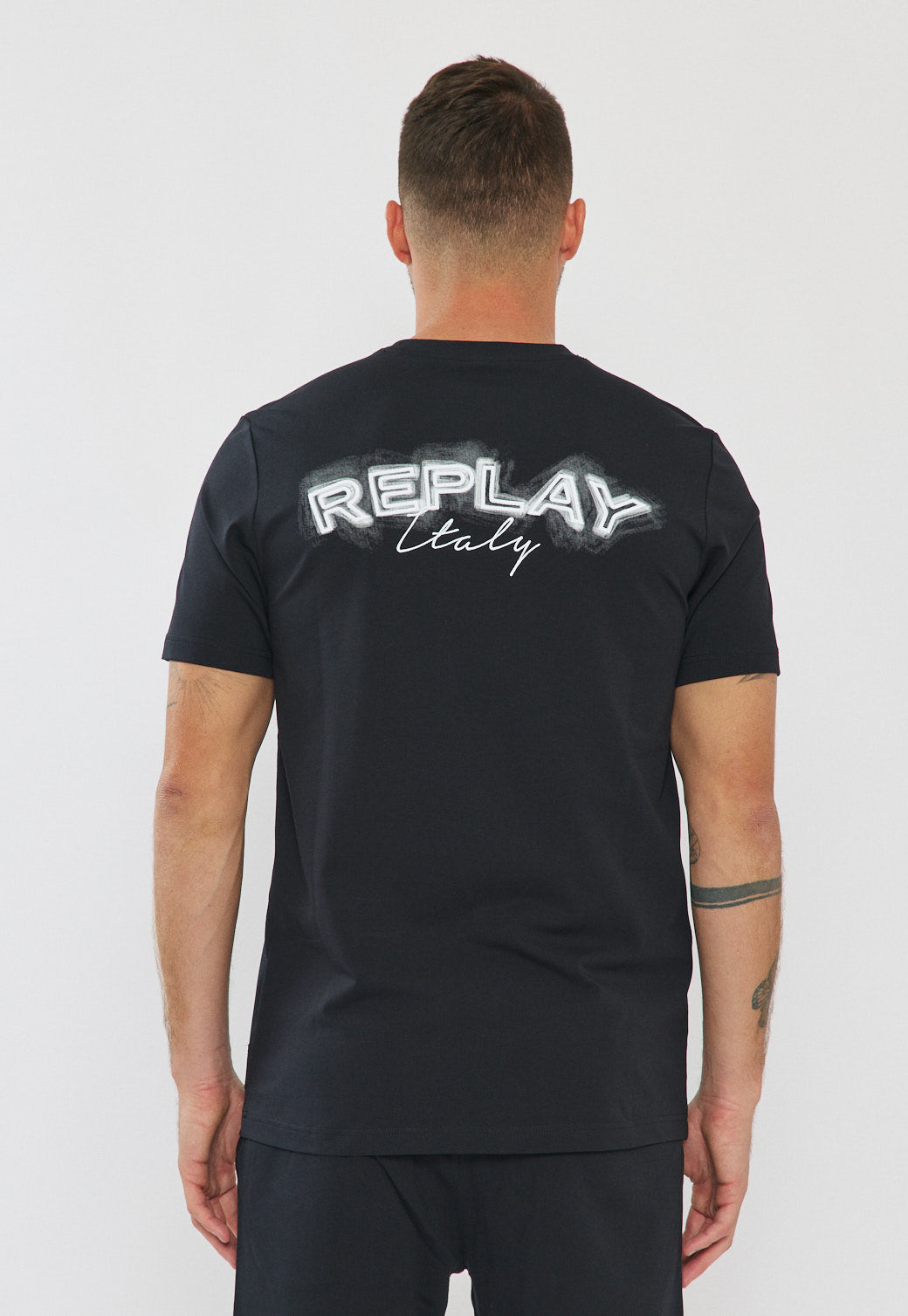 חליפת טרנינג לגברים בצבע שחור עם לוגו