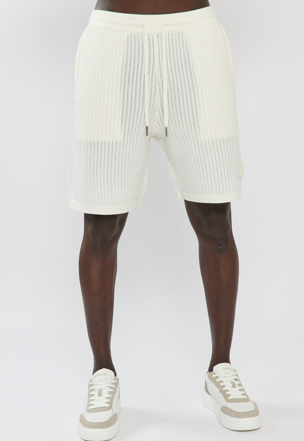 מכנסיים קצרים לגברים בצבע שמנת