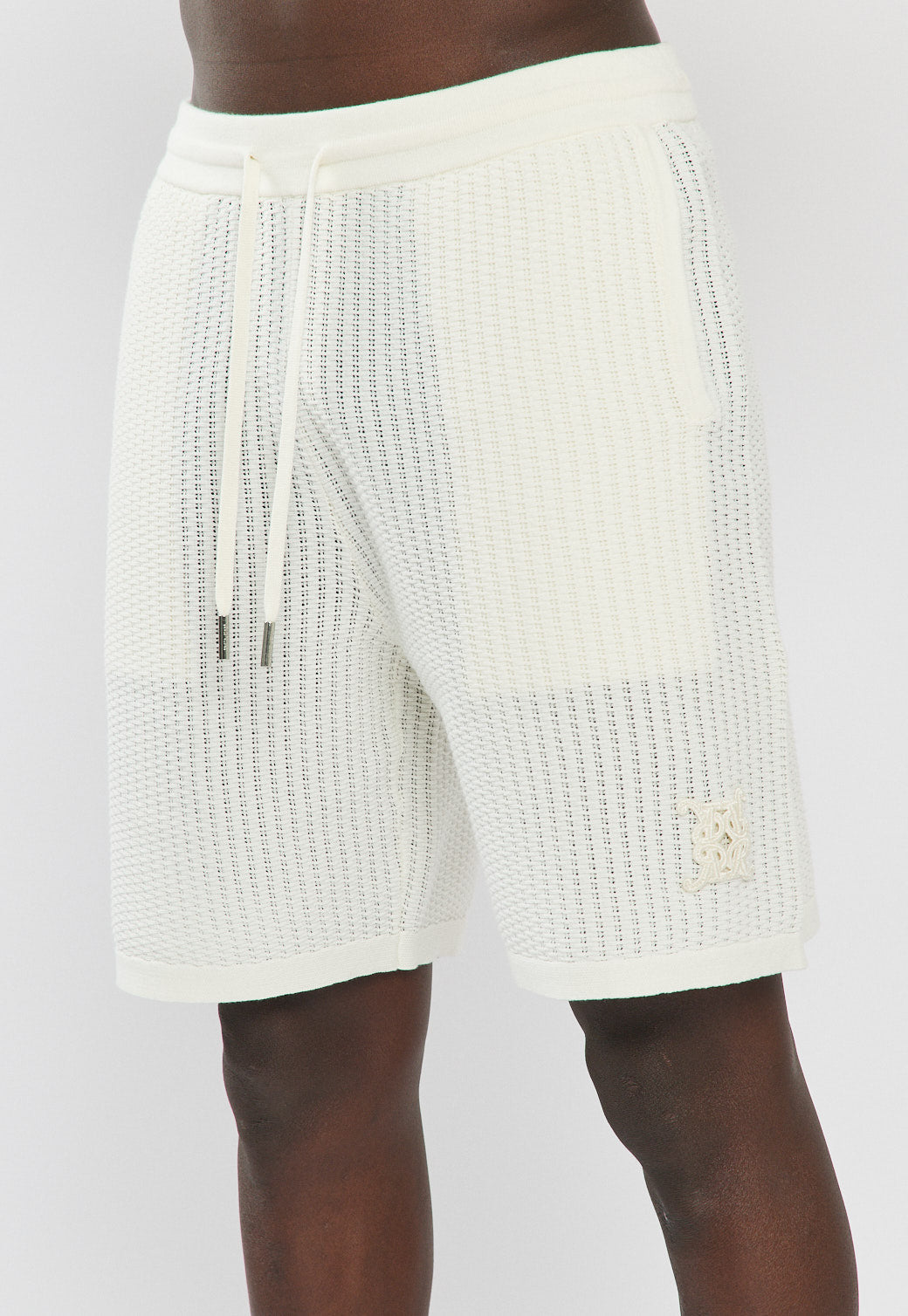 מכנסיים קצרים לגברים בצבע שמנת