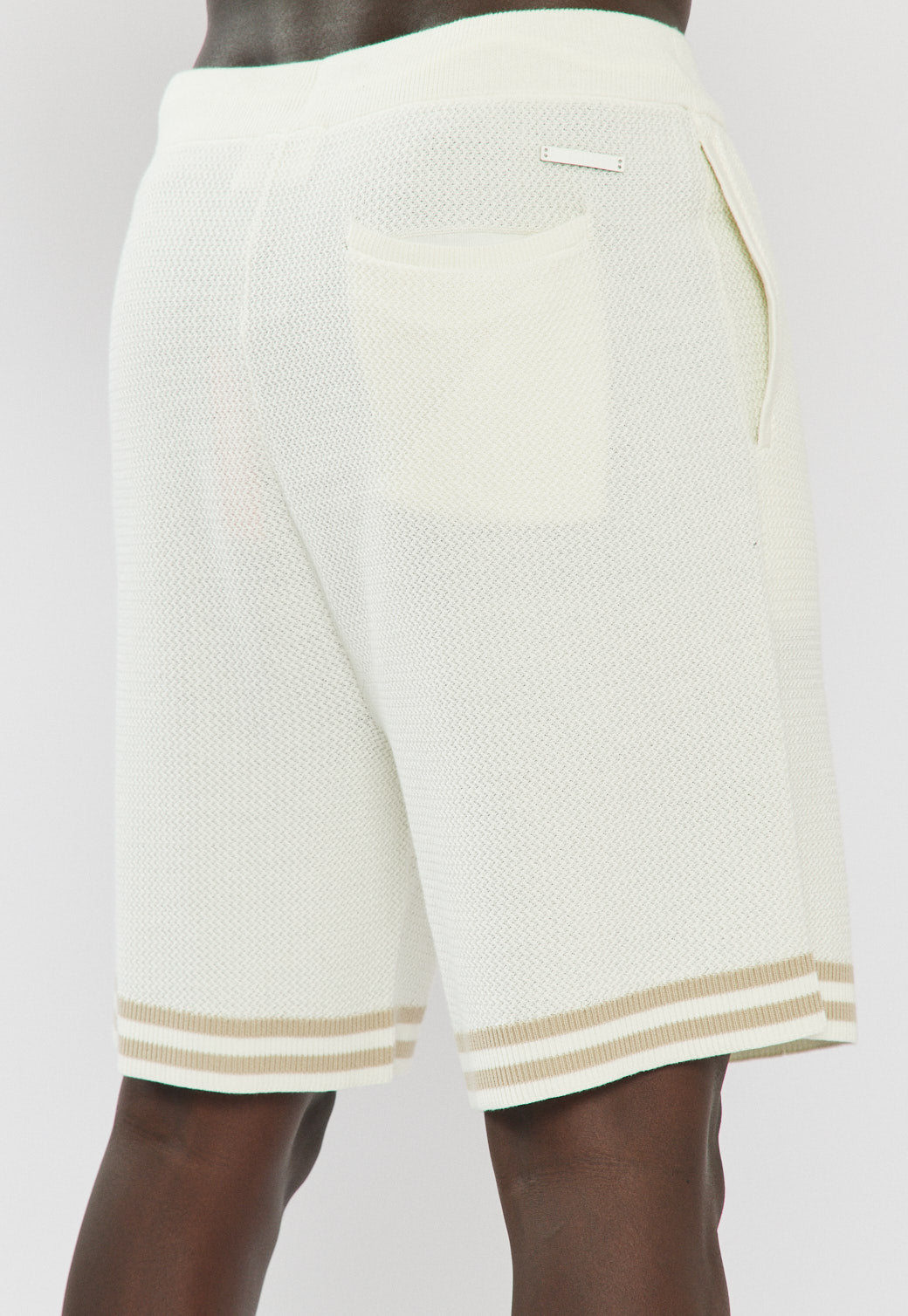 מכנסיים קצרים לגברים בצבע לבן