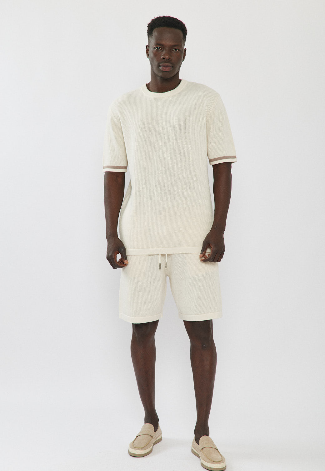 מכנסיים קצרים לגברים בצבע שמנת