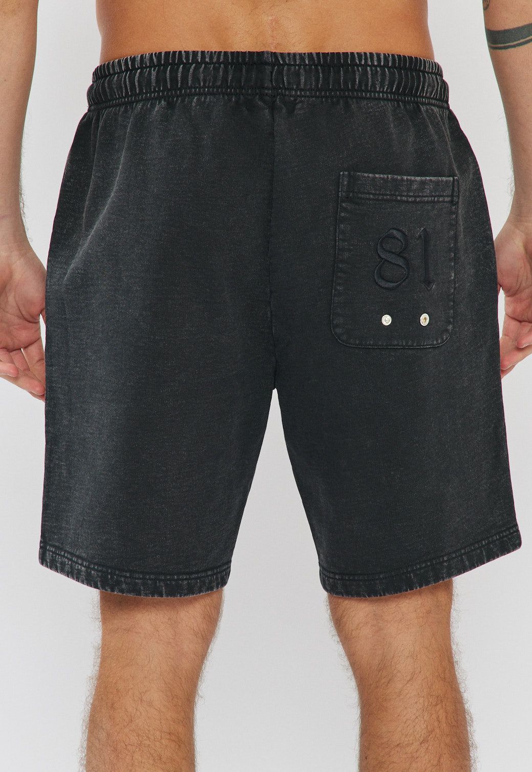 מכנסיים קצרים לגברים בצבע שחור עם שטיפת וינטג'
