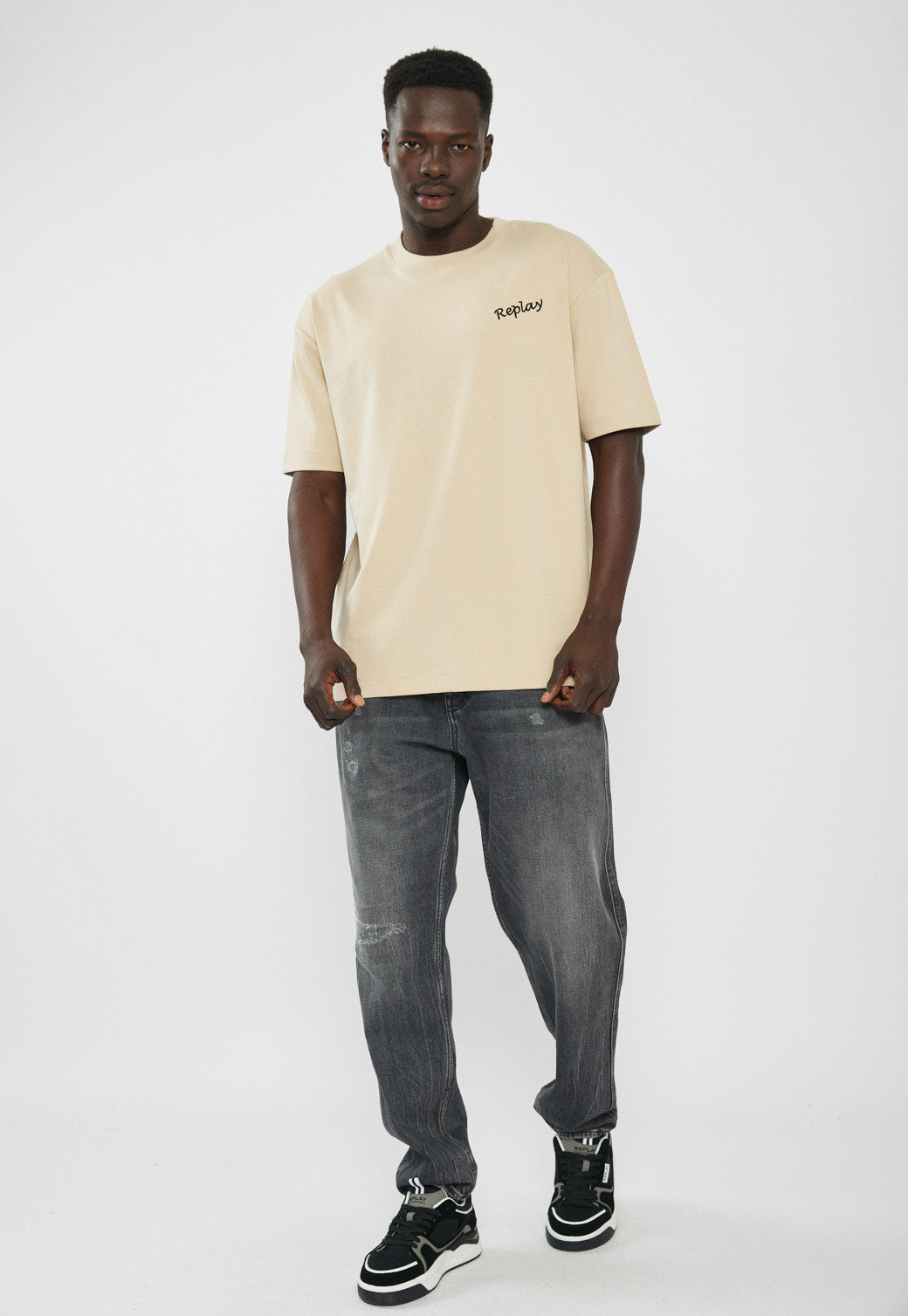 טי-שירט אוברסייז לגברים בצבע חול עם לוגו והדפס בגב