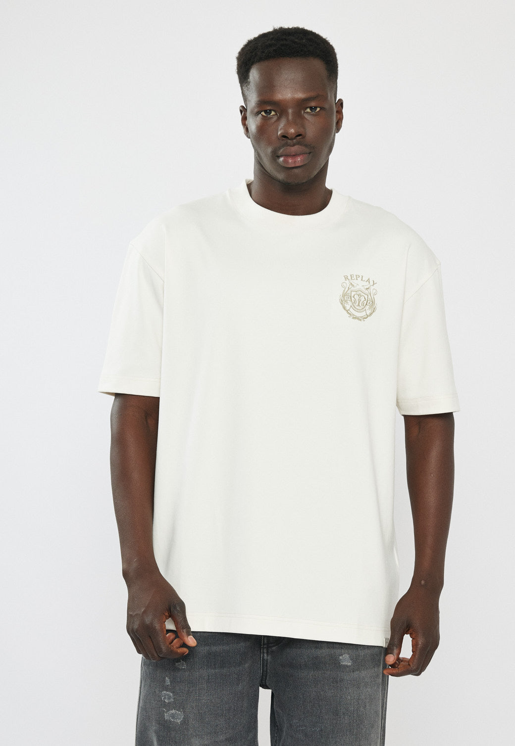 טי-שירט אוברסייז לגברים בצבע שמנת עם לוגו