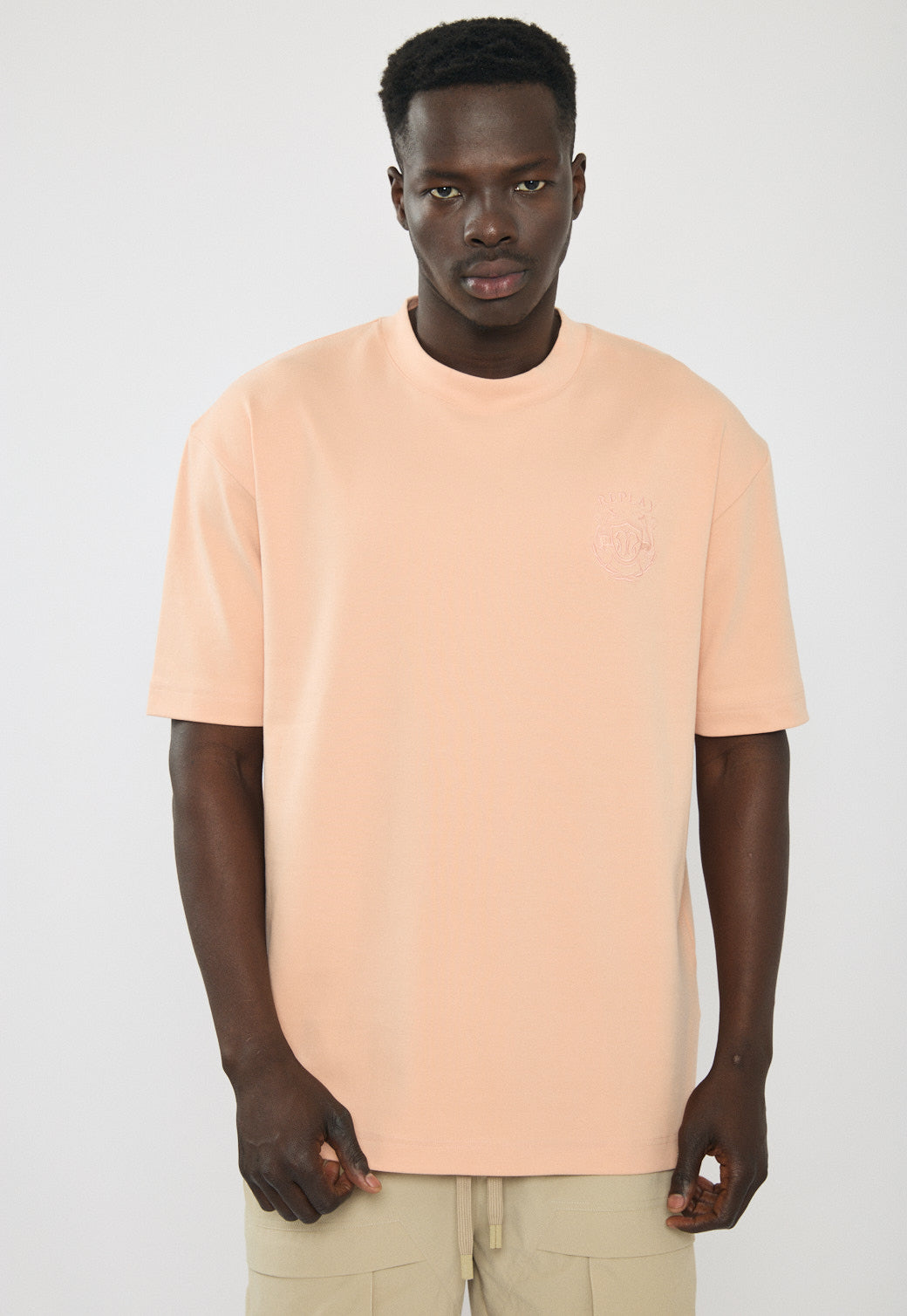 טי-שירט אוברסייז לגברים בצבע אפרסק עם לוגו