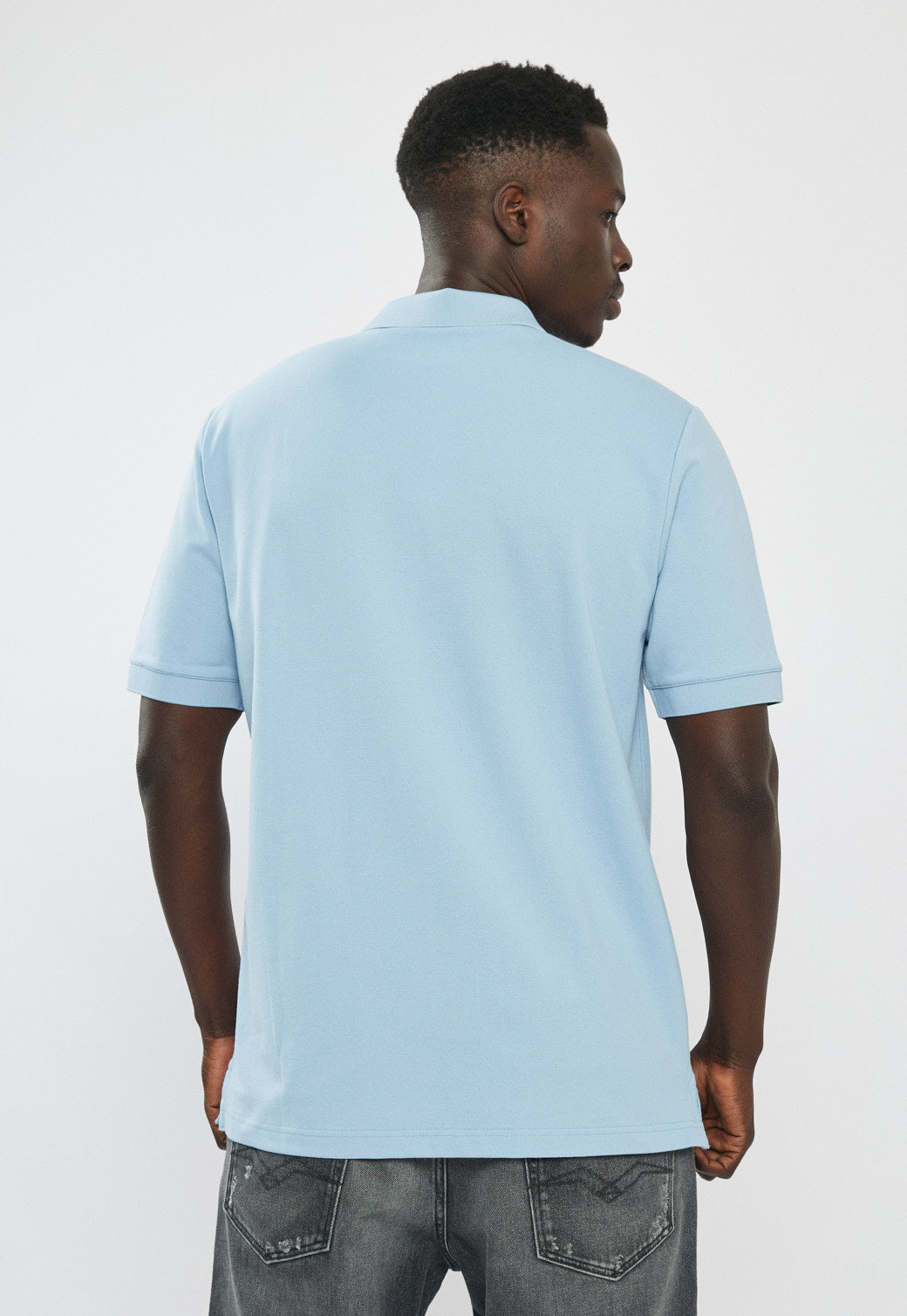 חולצת פולו לגברים בצבע תכלת