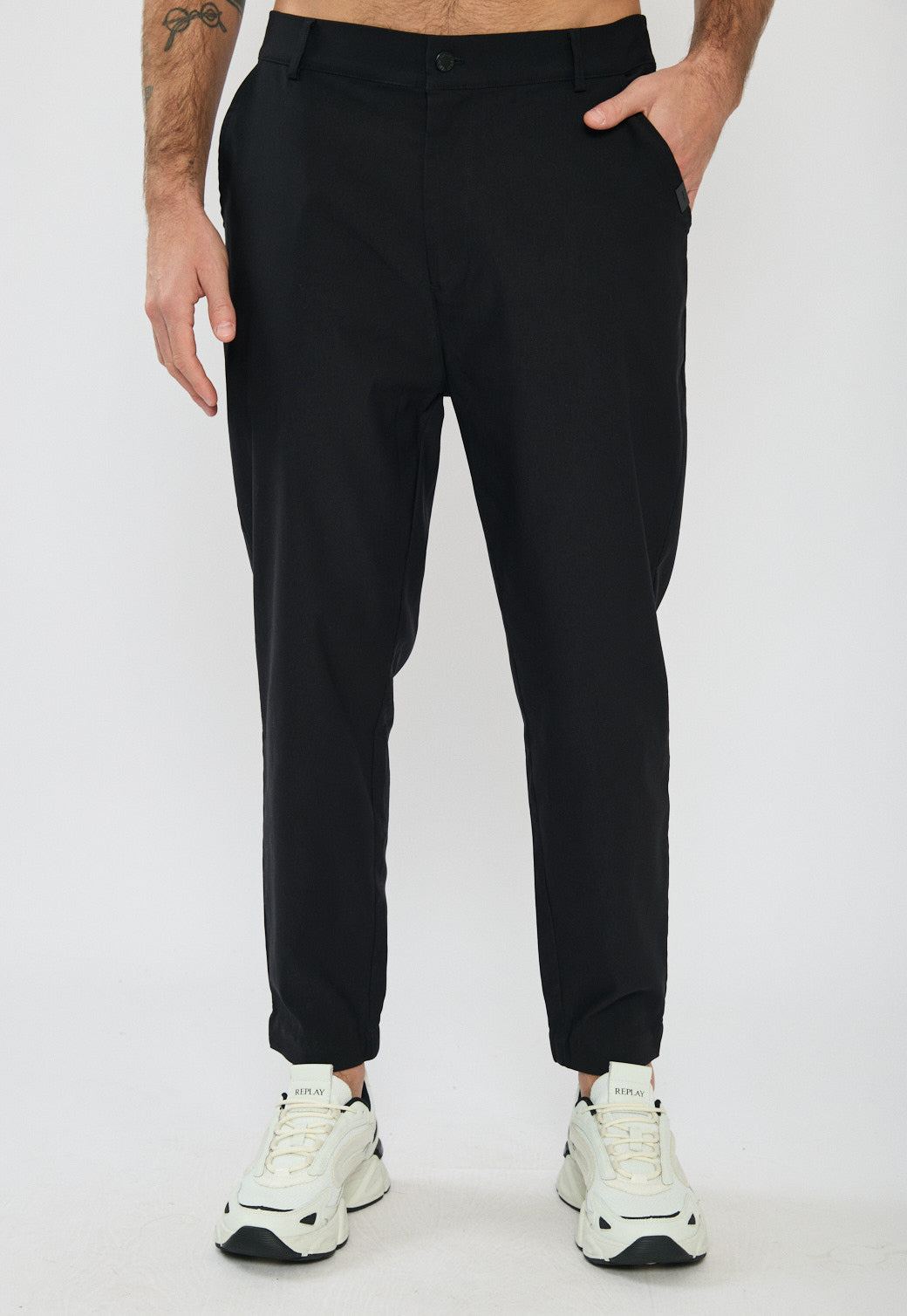 מכנסיים ארוכים לגברים בצבע שחור