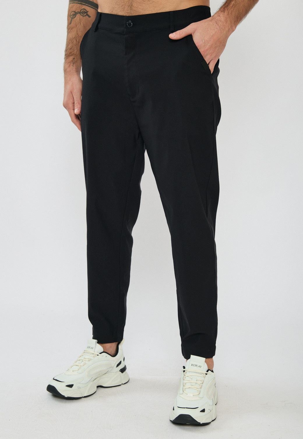 מכנסיים ארוכים לגברים בצבע שחור