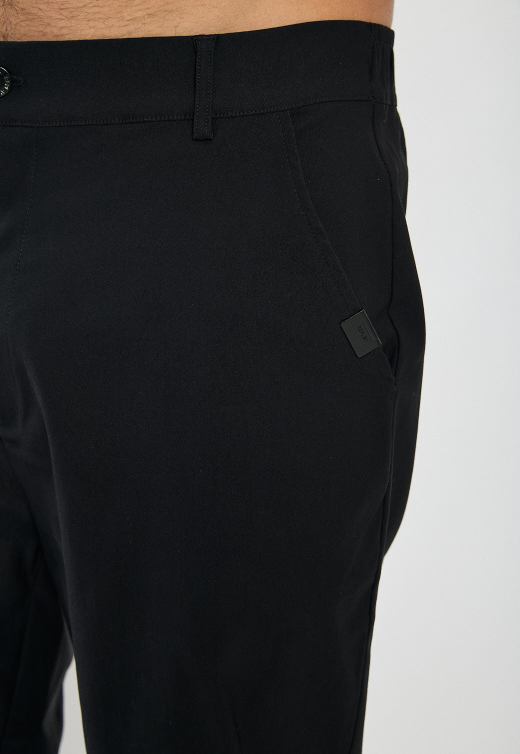 מכנסיים ארוכים לגברים בצבע שחור