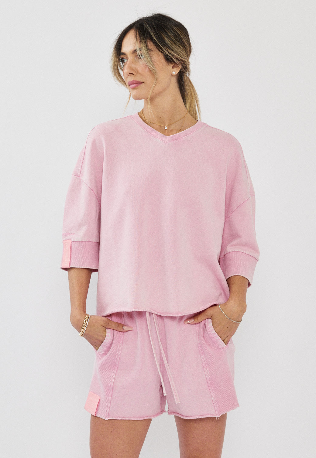 טי-שירט אוברסייז לנשים בצבע ורוד