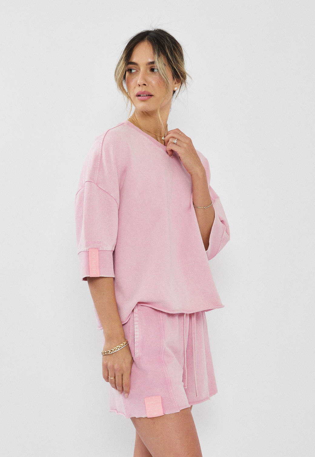 טי-שירט אוברסייז לנשים בצבע ורוד