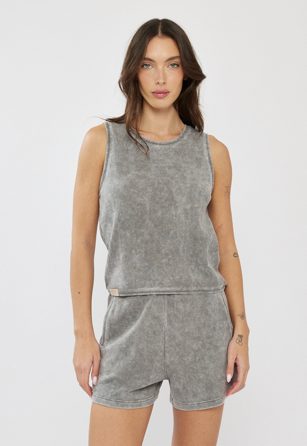 גופיית טנק לנשים בצבע אפור