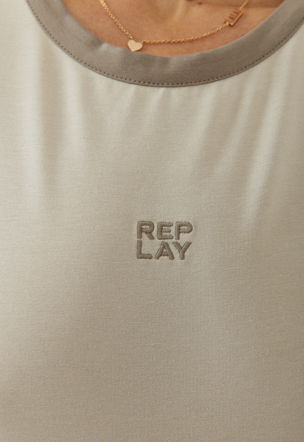 טי-שירט רינגר לנשים בצבע בז׳