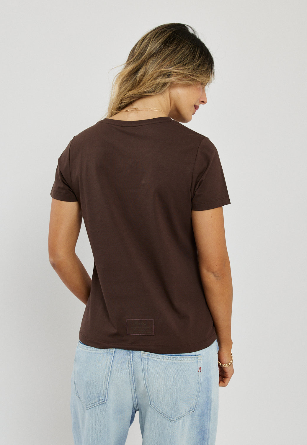 טי-שירט נשים בצבע חום