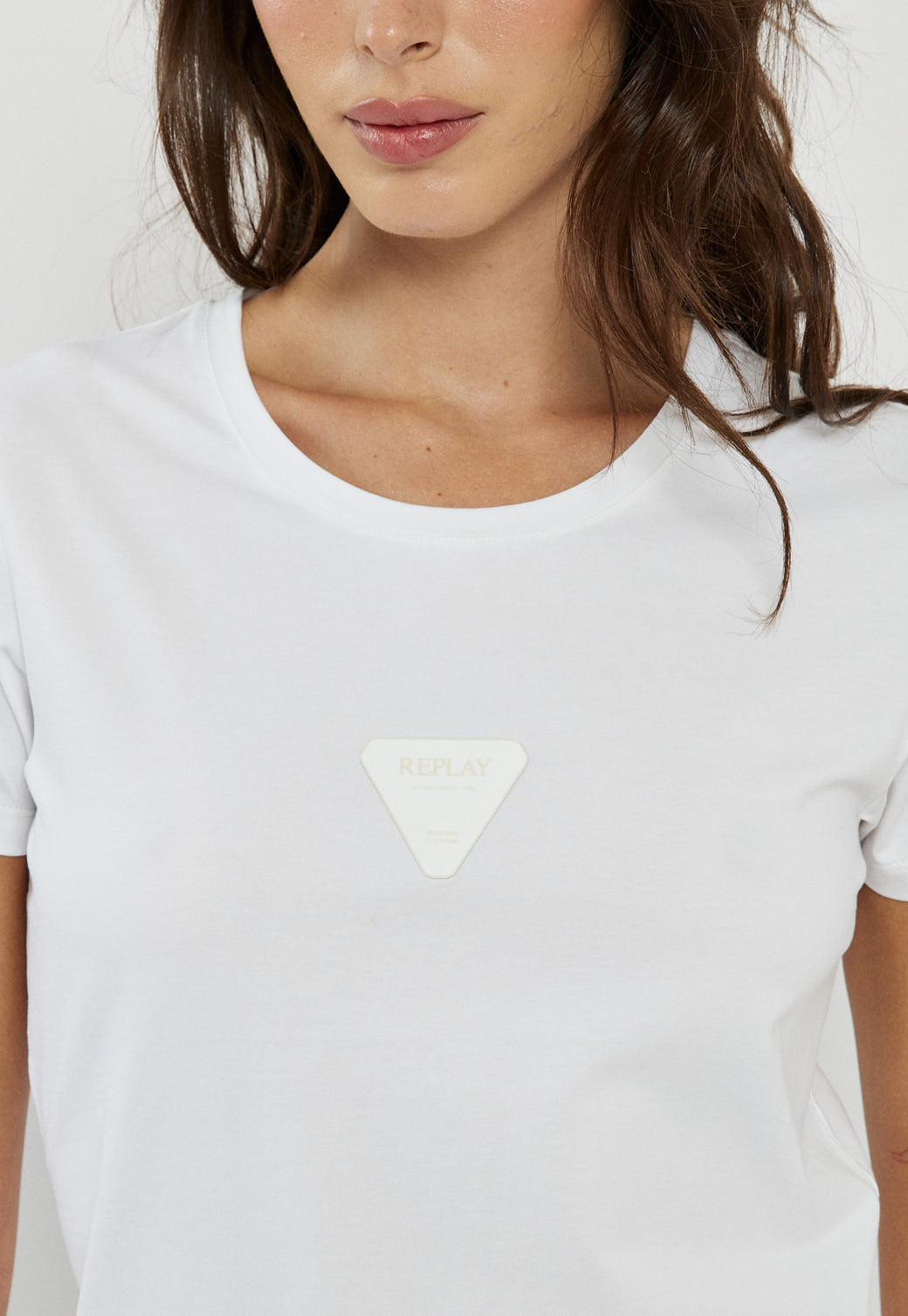 טי-שירט נשים בצבע לבן