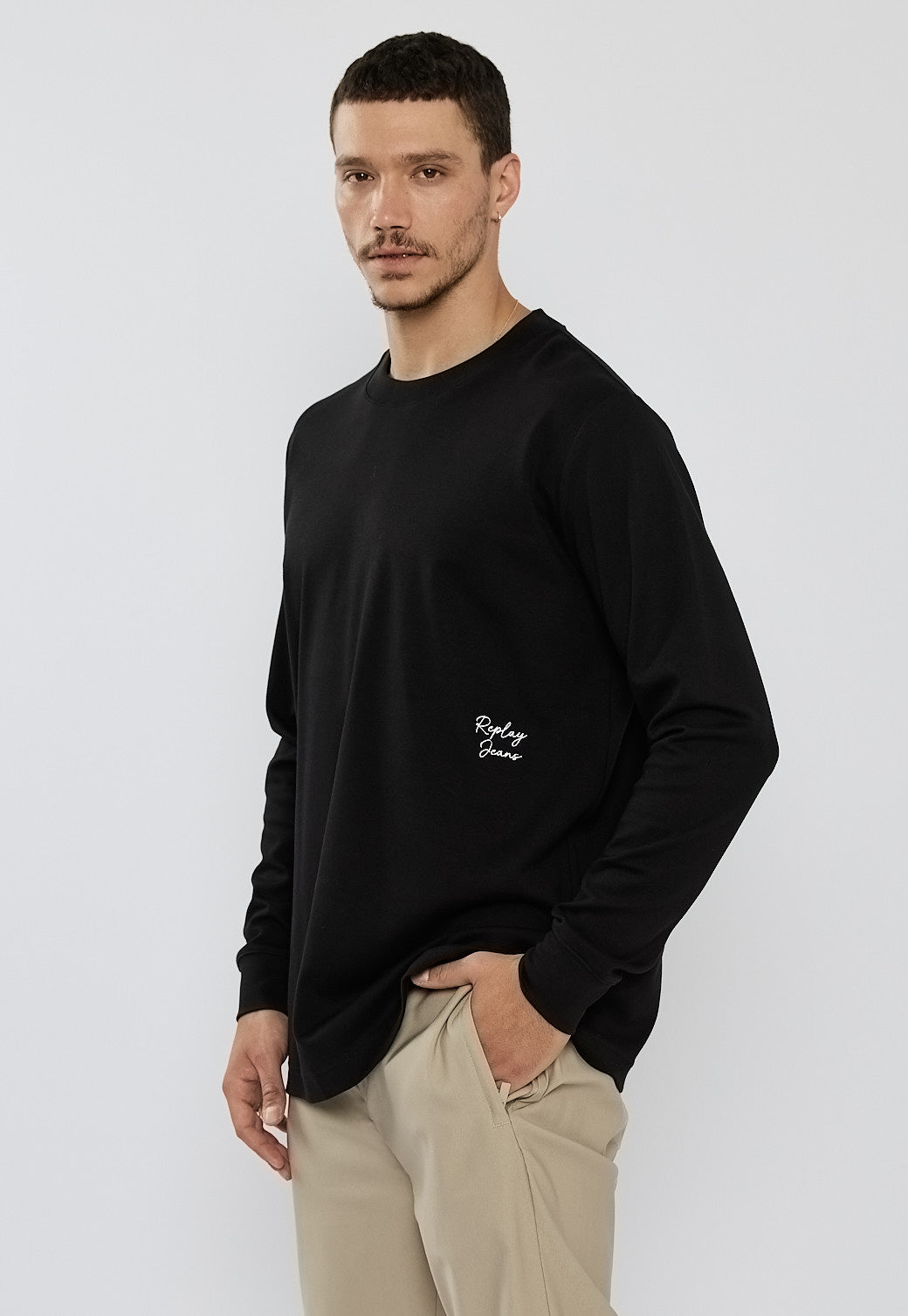 טי שירט שרוול ארוך לגברים בצבע שחור