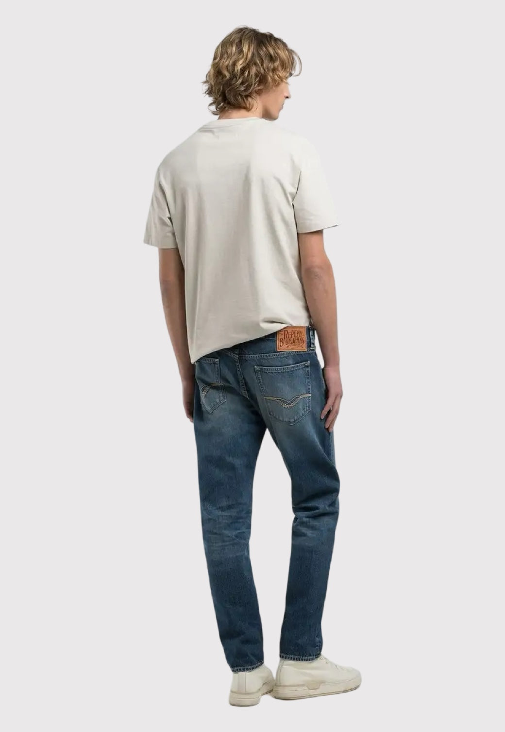 ג'ינס NEAAL בגזרת סלים עם רקמה ייחודית