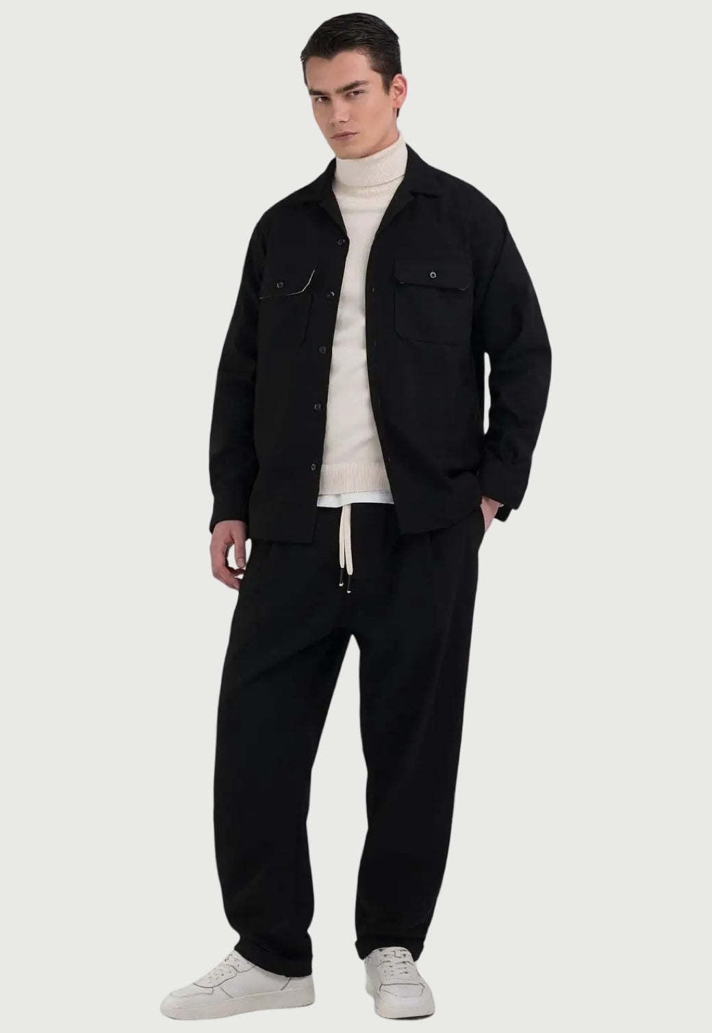 חולצה מכופתרת עם כיסים לגברים