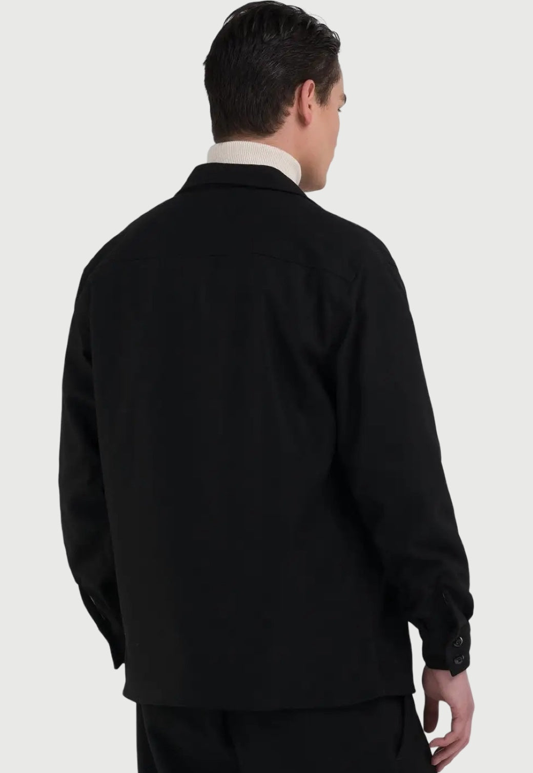 חולצה מכופתרת עם כיסים לגברים