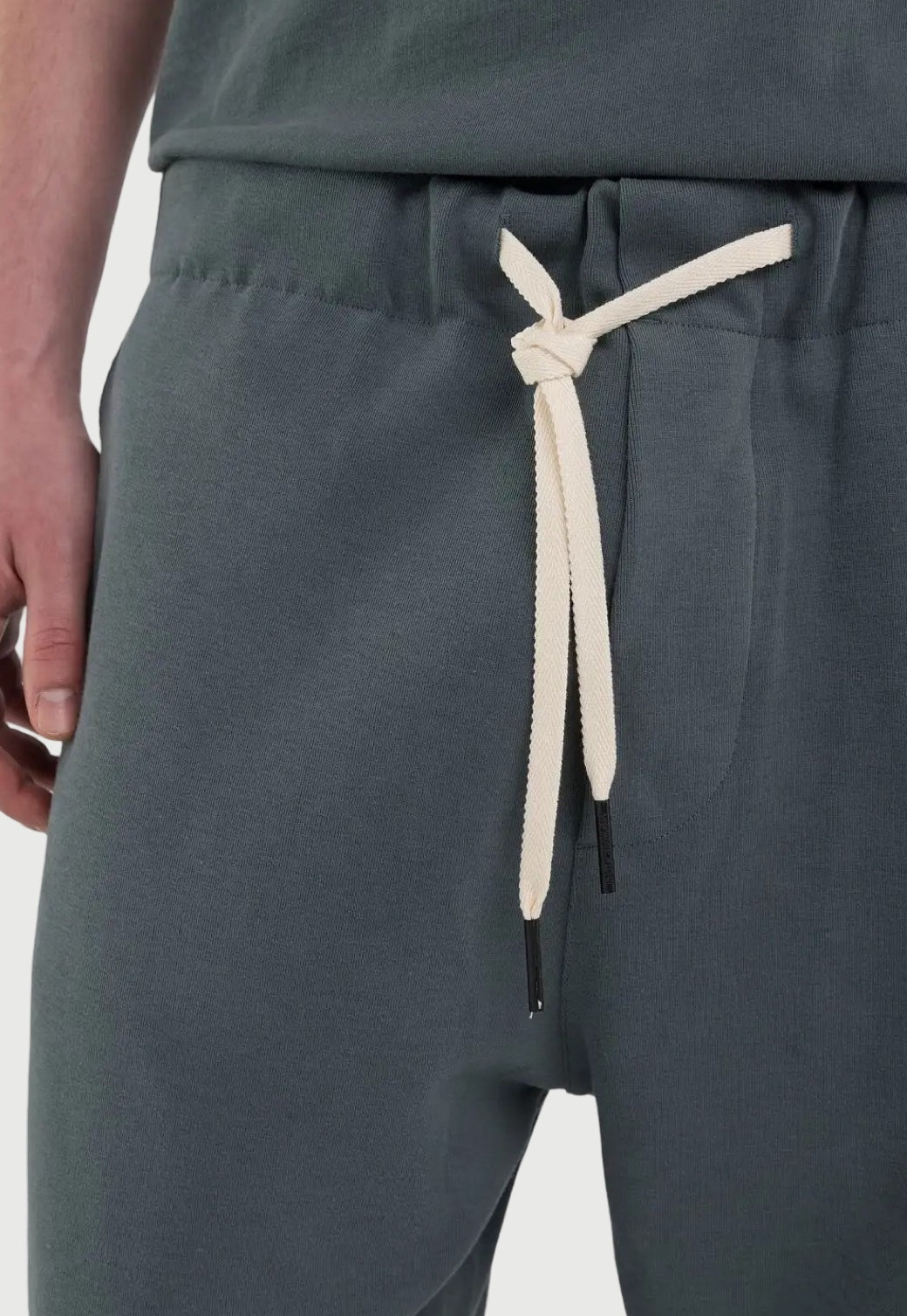 מכנסי ג'רזי סלים פיט לגברים בצבע ירוק