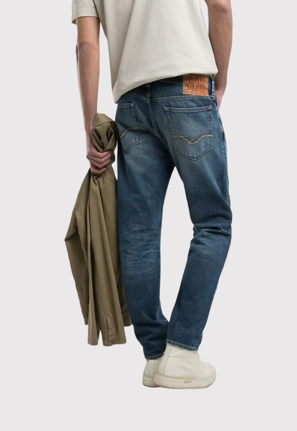 ג'ינס NEAAL בגזרת סלים עם רקמה ייחודית