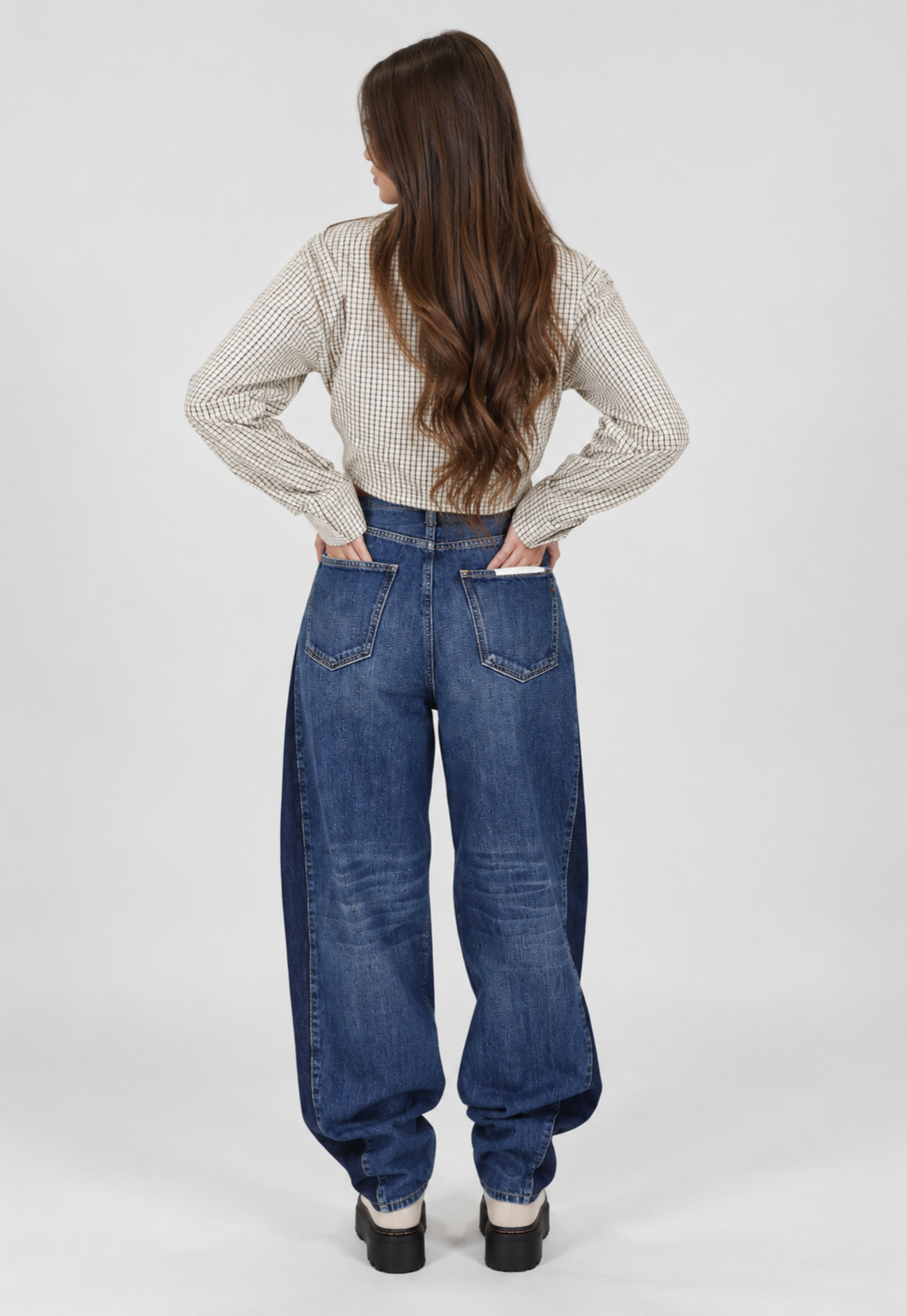 ג׳ינס LILACH לנשים בגזרה רחבה בצבע כחול בינוני