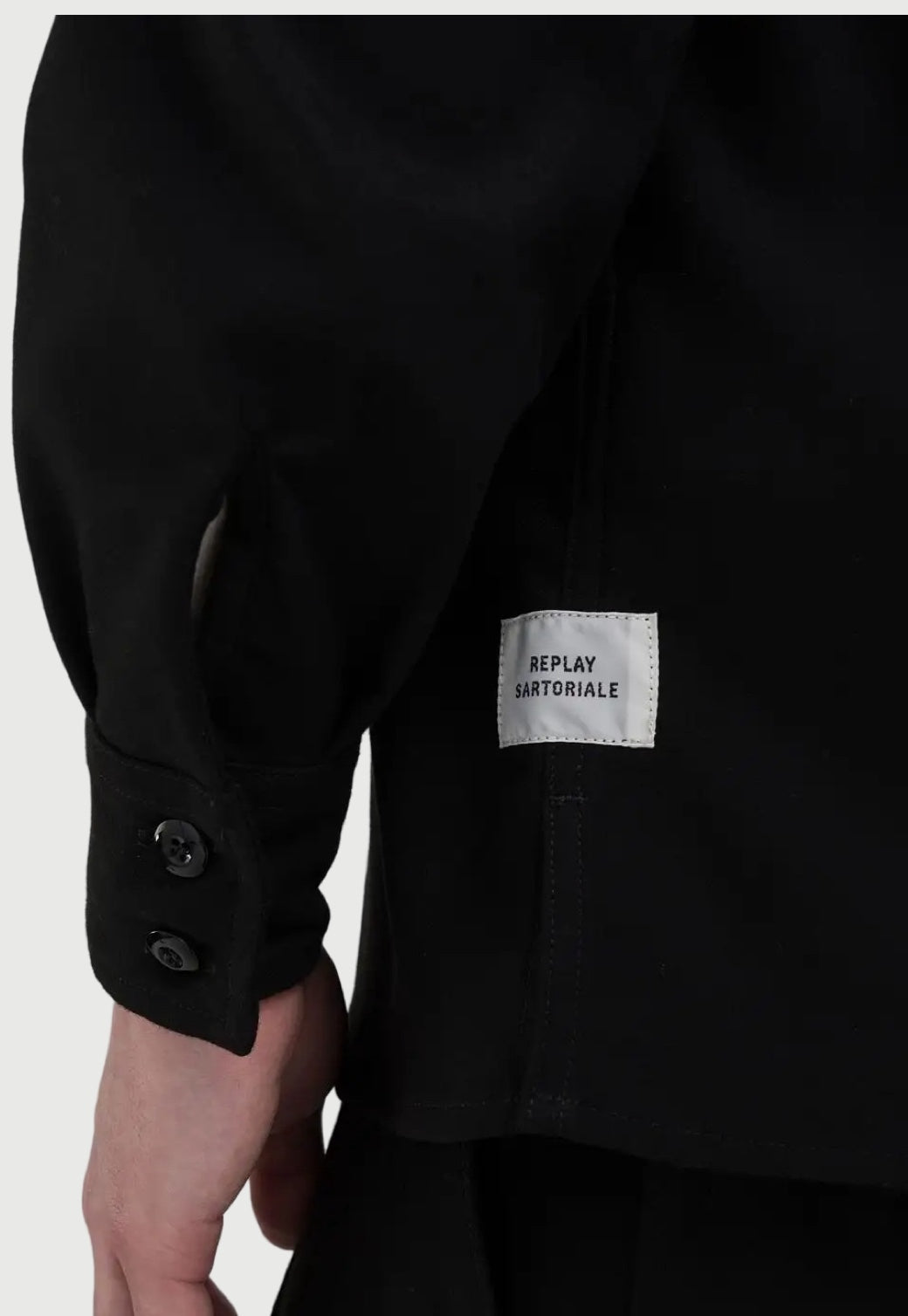 חולצה מכופתרת עם כיסים לגברים