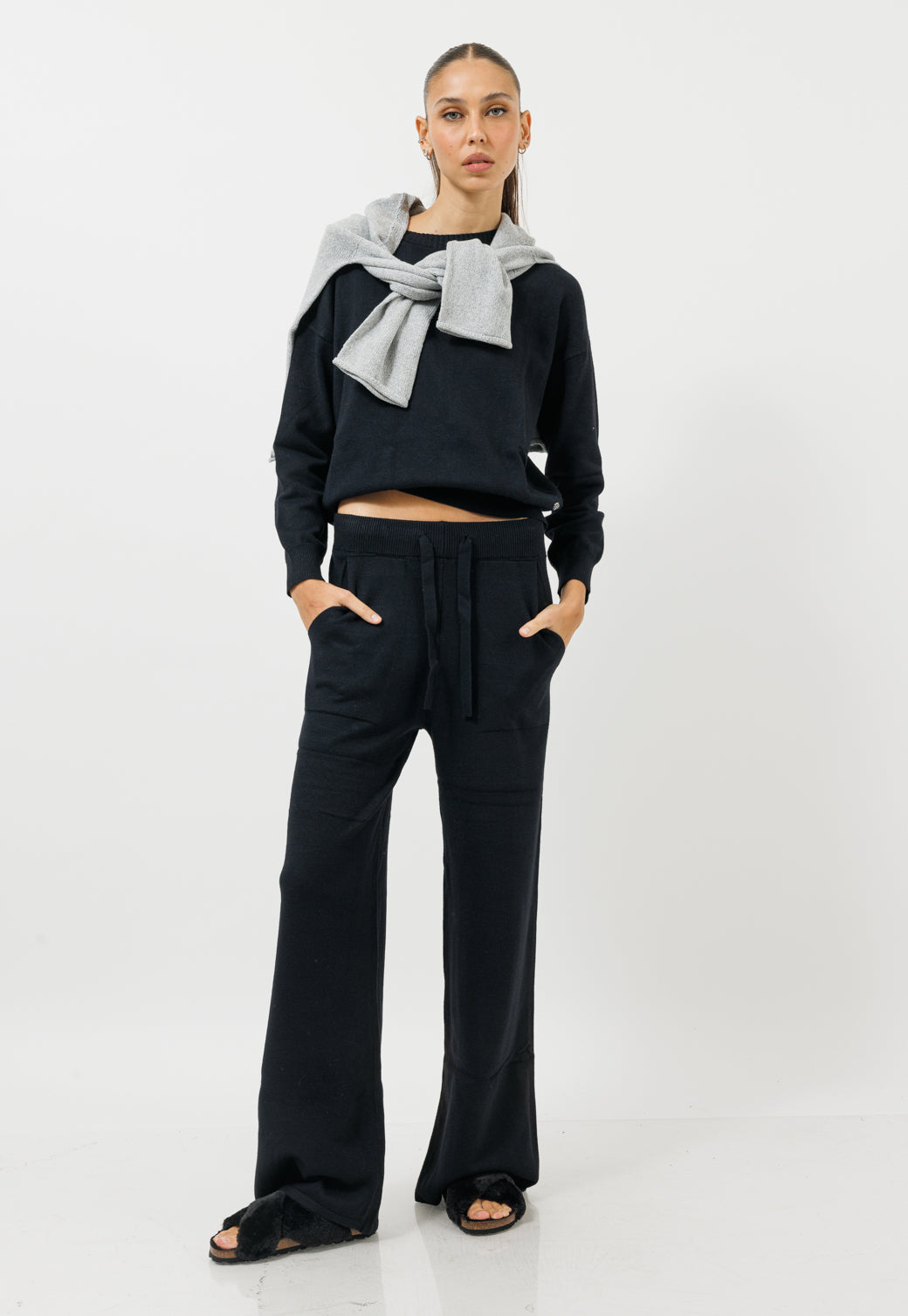 סריג צווארון לנשים בצבע שחור