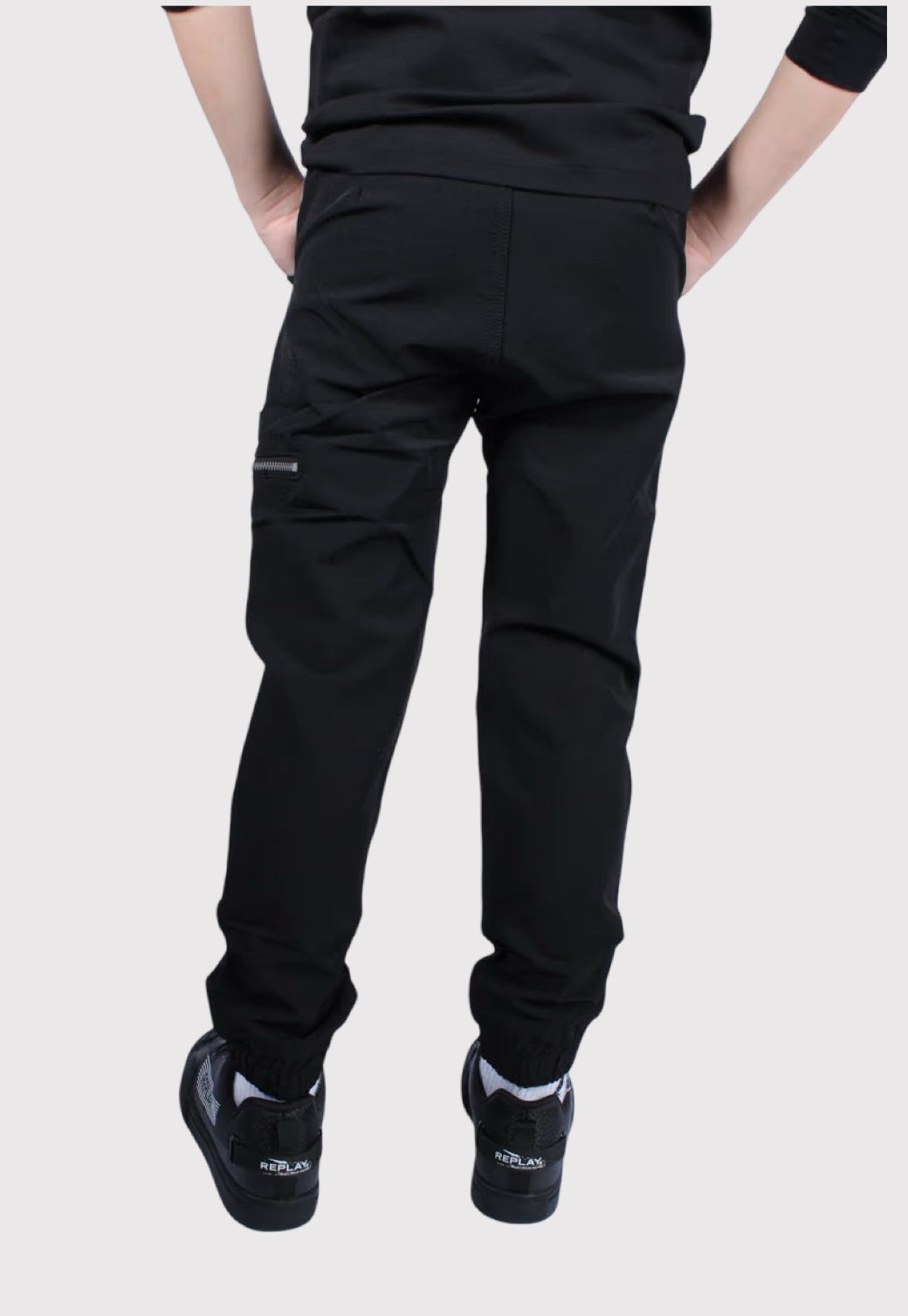 מכנסי צ'ינו קלאסיים לילדים בצבע שחור