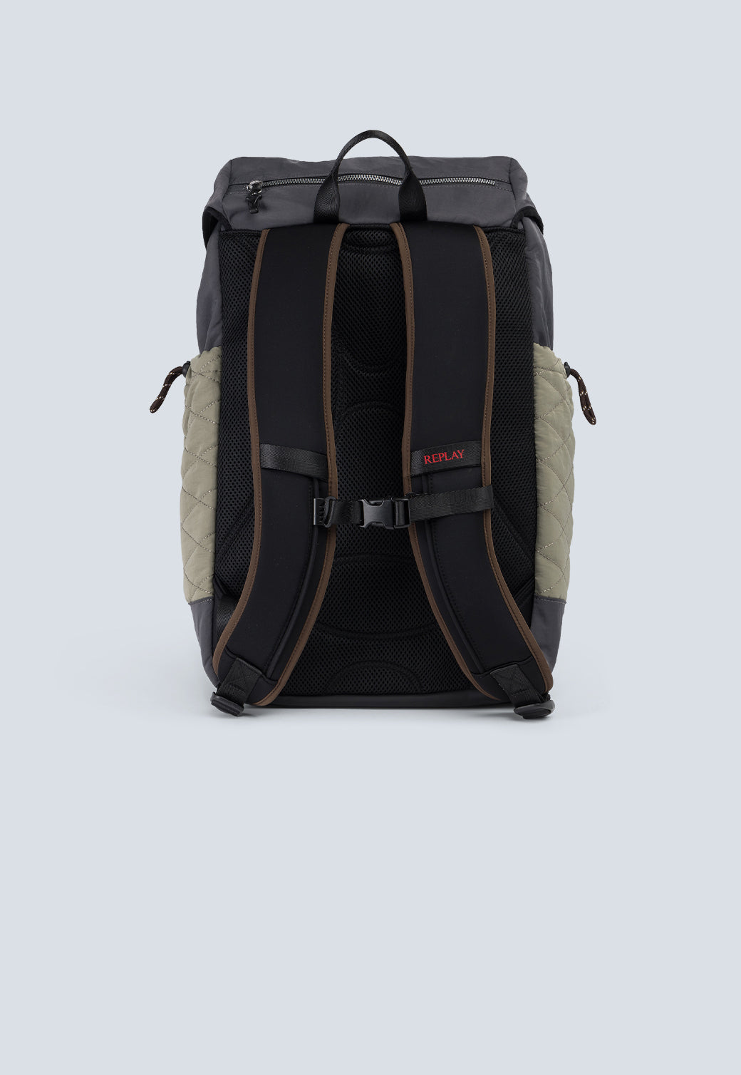 תיק גב לגברים בגווני שחור וחום