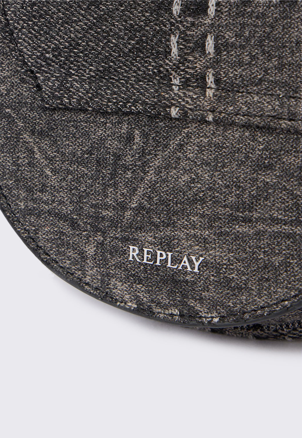 תיק יד לנשים לוגו קדמי מתכתי